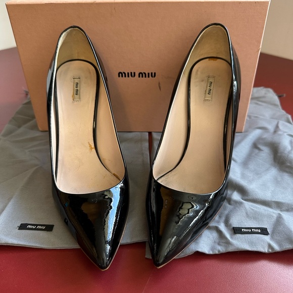 Size 38 1/2 Miu Miu Black Patent Pumps. Perfect! Barely Worn! - Picture 2 of 10